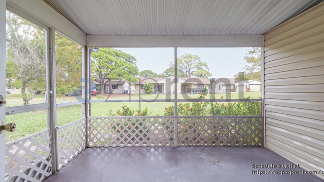 Building Photo - 604 Roselyn Ave