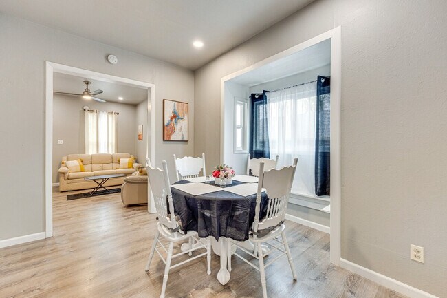 Building Photo - 744 E Cucharras St