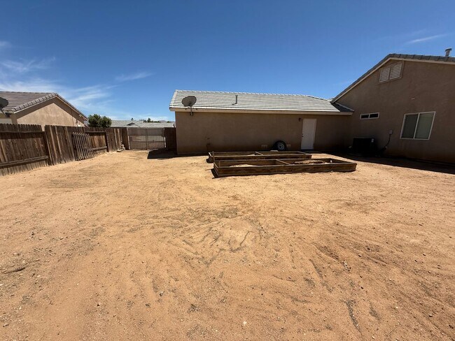 Building Photo - Beautiful Home In Apple Valley Vineyards-4...