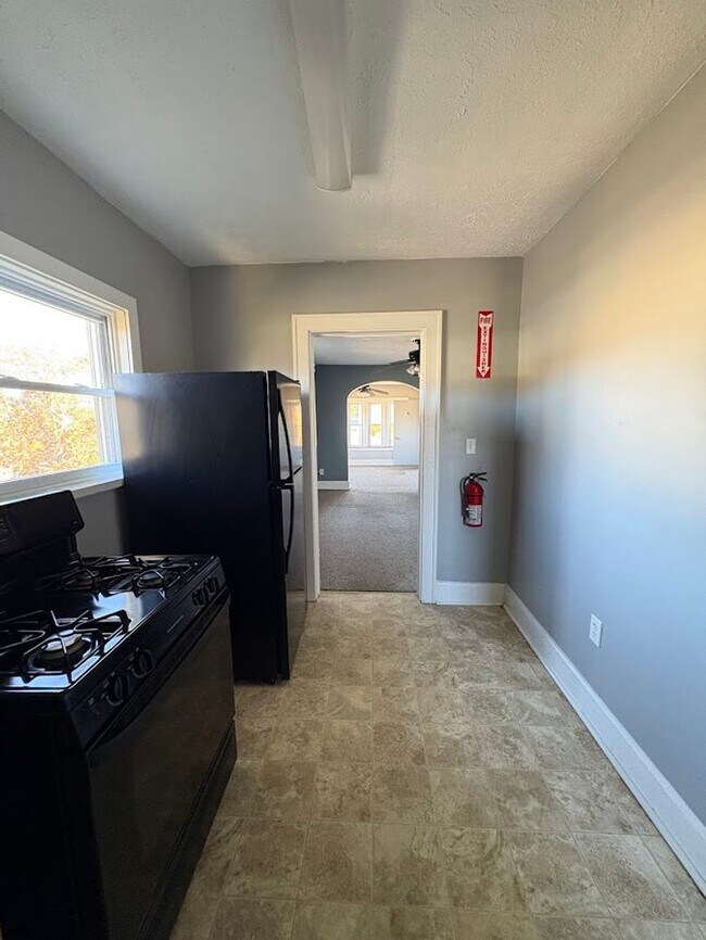 Building Photo - 1307 Market Ave N