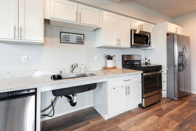 Building Photo - 624 E 32nd St