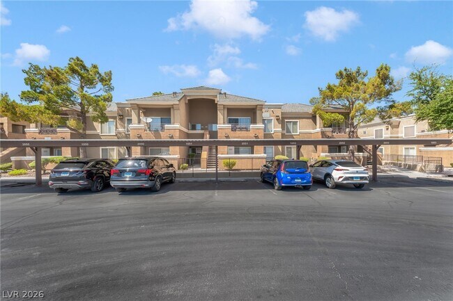 Building Photo - 8070 W Russell Rd