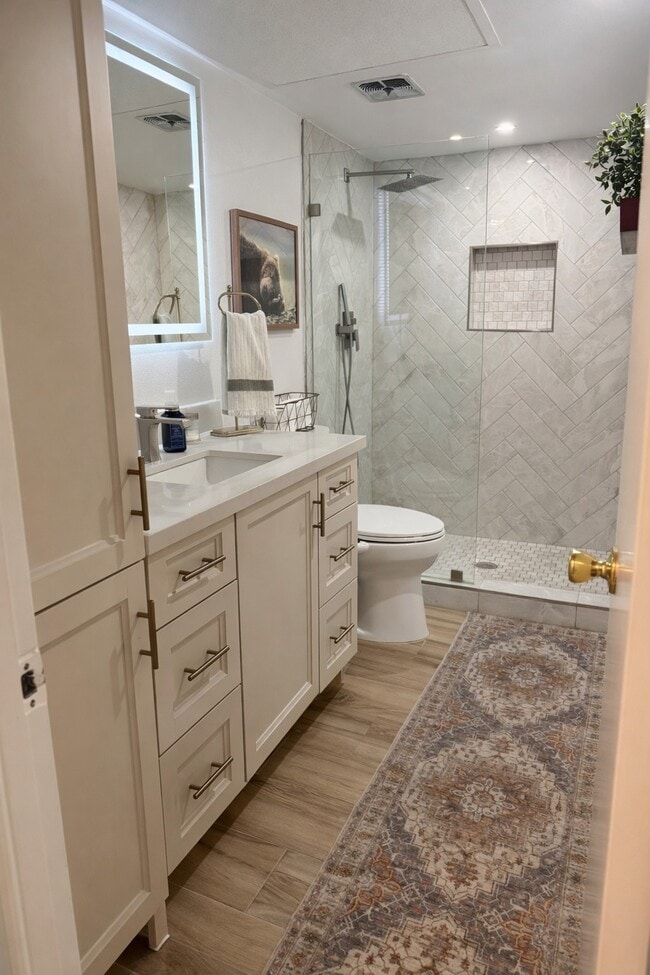 Building Photo - 361 N Post Oak Ln