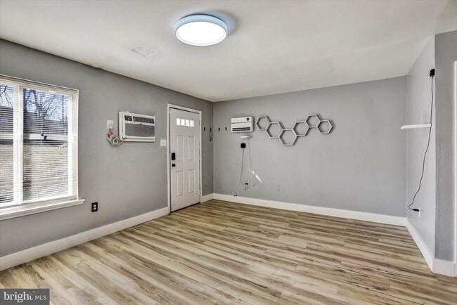 Building Photo - 63 Town Pines Ct