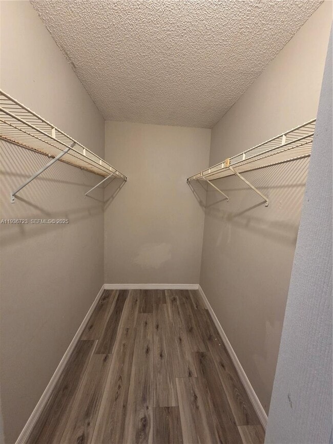 Building Photo - 121 San Remo Blvd