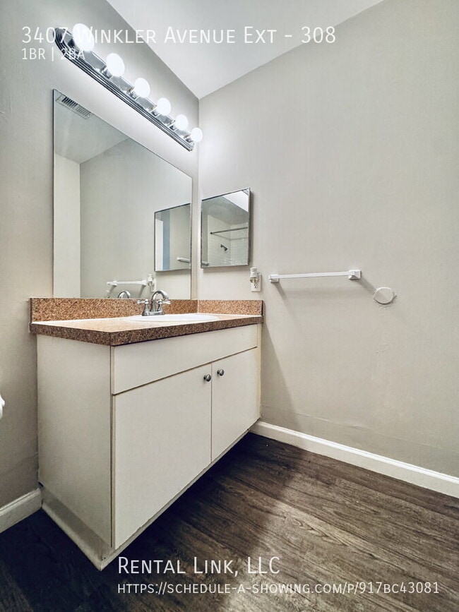 Building Photo - 3407 Winkler Ave Ext