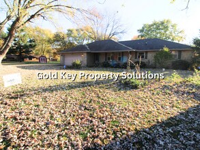 Building Photo - ALEXANDRIA 3 BR 2 FULL BA House in Beautif...