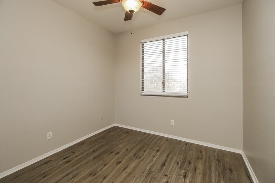 Building Photo - 3875 S Dew Drop Ln