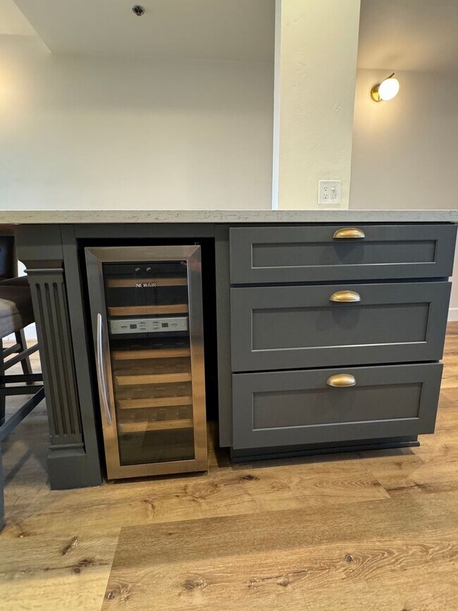 Building Photo - Amazing 4 Bedroom 2 Bath Condo in the heart of North Park!