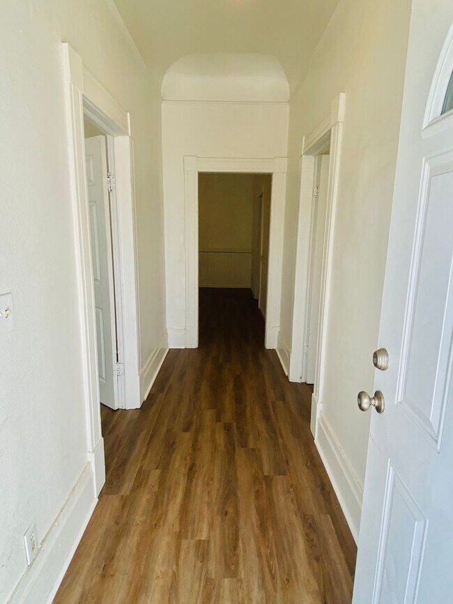 Building Photo - Reserve Now for June 2026! Updated House i...