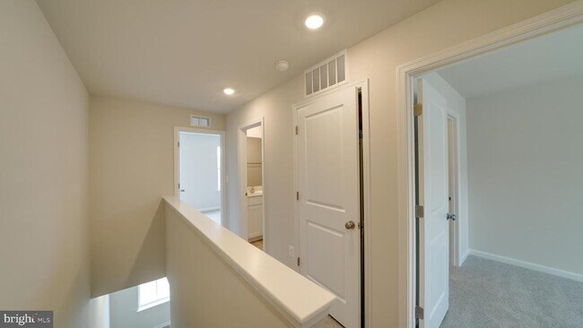 Building Photo - 298 Watercourse Dr