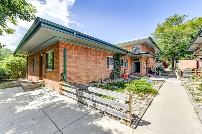 Primary Photo - 807-821 19th