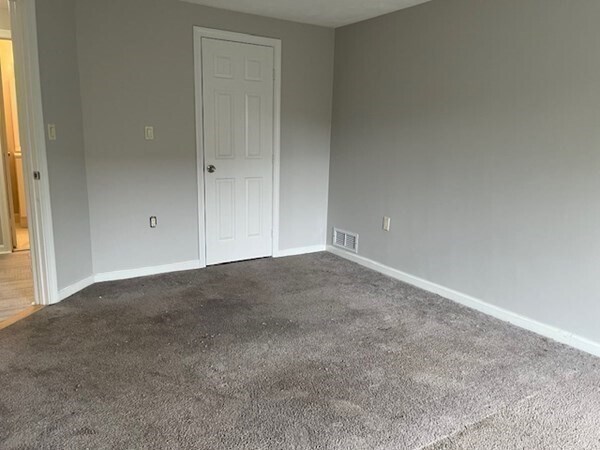 Building Photo - 8 Ledgewood Way