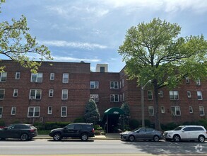 Building Photo - 50 S Middle Neck Rd
