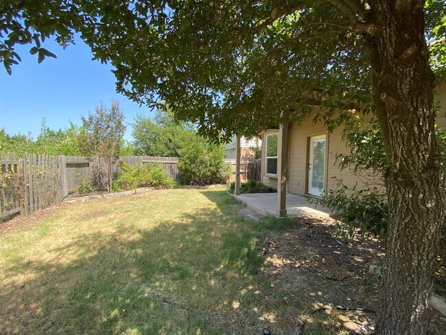 Building Photo - 2221 Nestlewood Dr