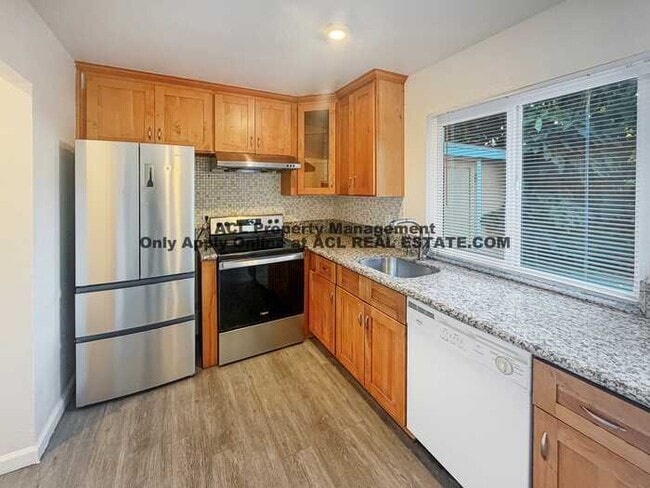 Building Photo - **WE DO NOT ADVERTISE ON CRAIGSLIST OR FACEBOOK MARKETPLACE**