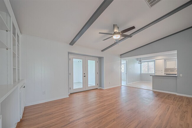 Building Photo - 16506 Amcreek Rd