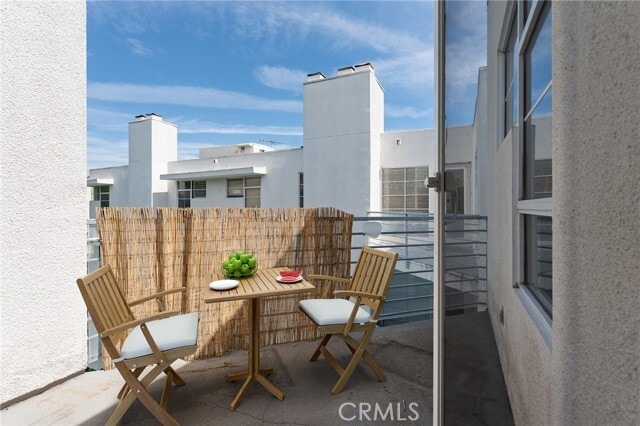 Building Photo - 5350 White Oak Ave