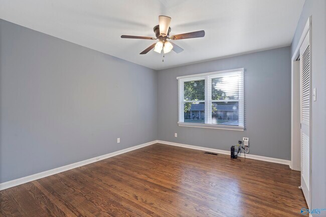 Building Photo - 3311 Beverly Dr SW