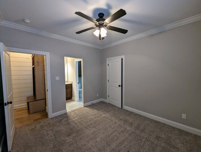 Building Photo - 154 Glen Alden Cir