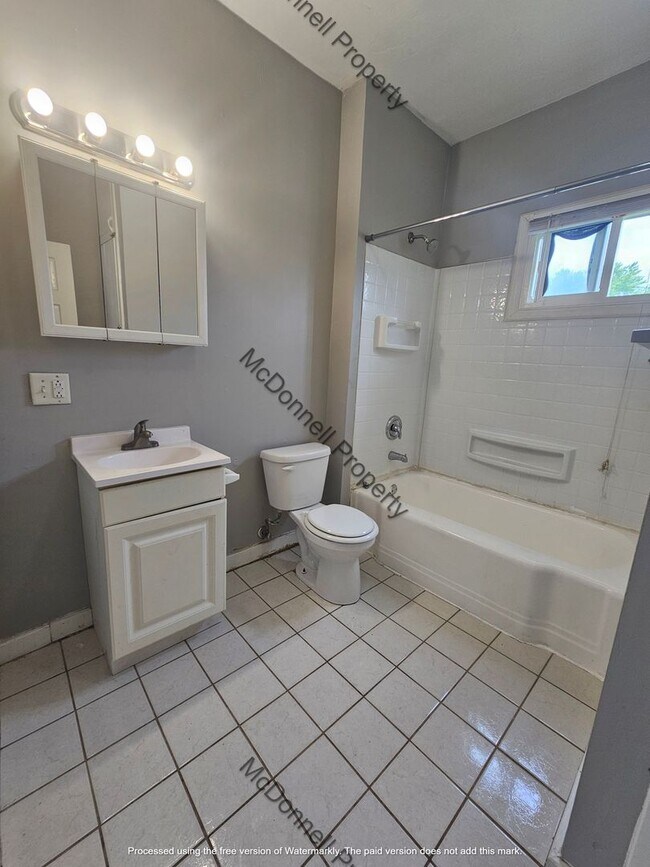 Building Photo - There is a $25 fee per application and eve...