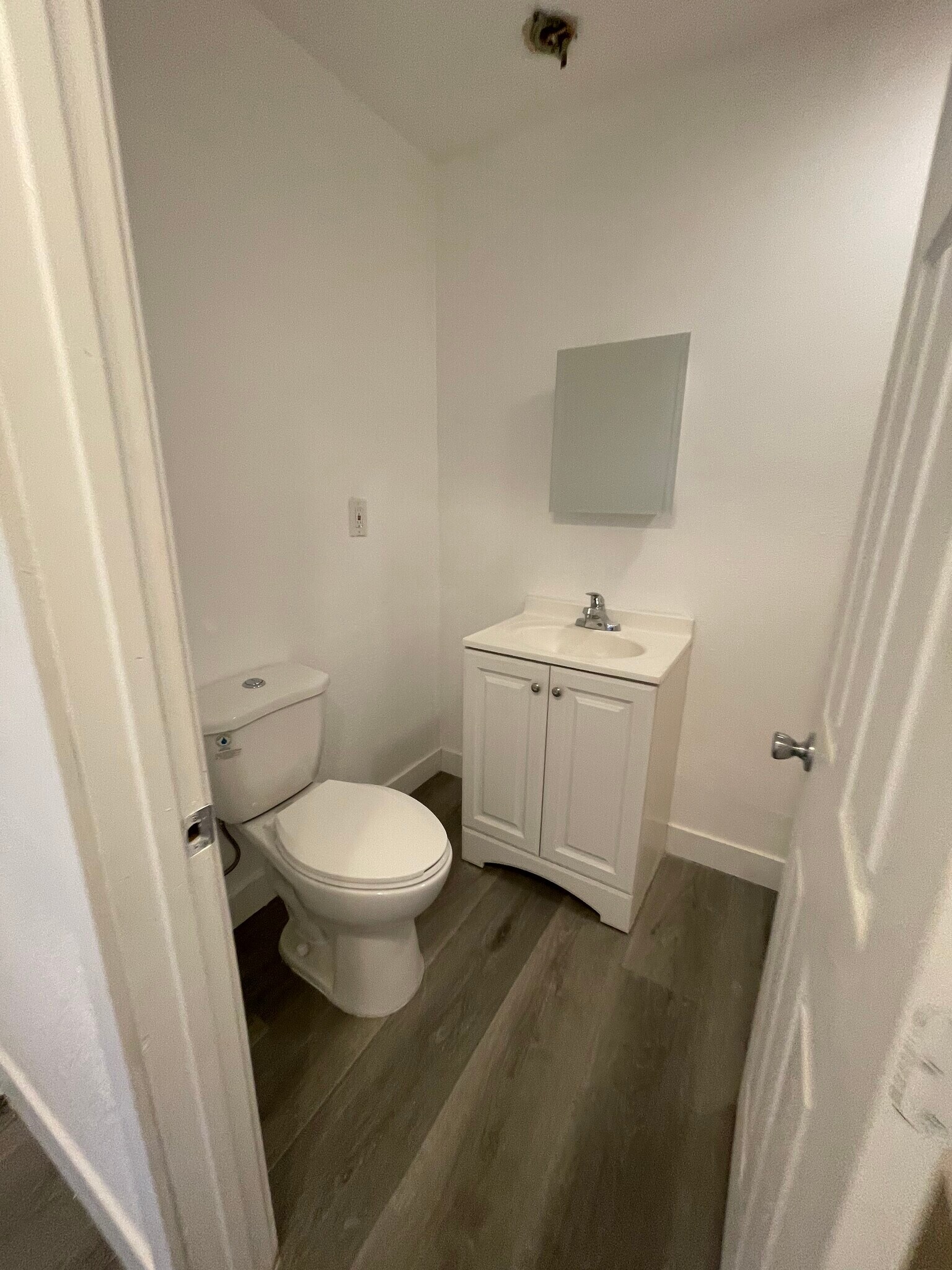 Newly remodeled bathroom - 3030 Valle Vista Dr