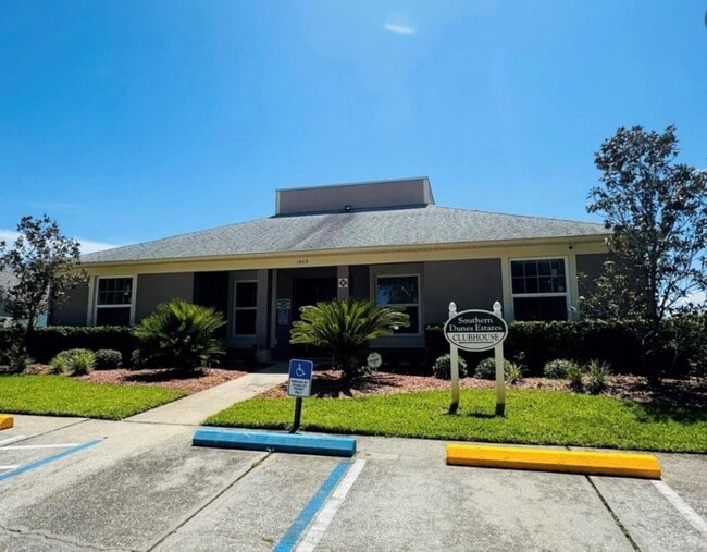 Building Photo - 1708 Clubhouse Cove