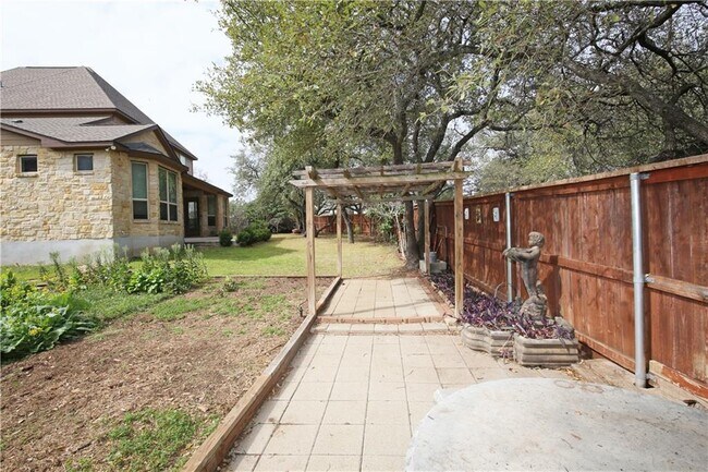 Building Photo - 400 Cheyenne Ln