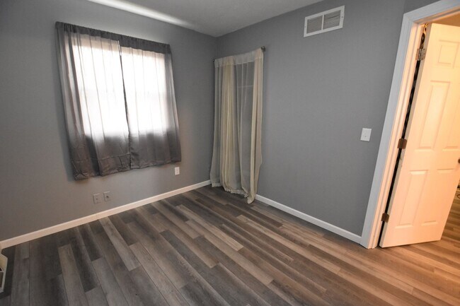 Building Photo - Remodeled home in South Bend IN, 2 bedroom...