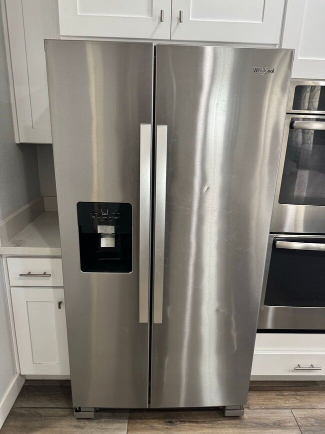 Building Photo - GORGEOUS 4 BEDROOM TWO STORY HOME