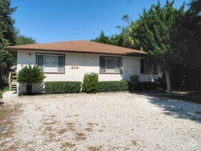 Building Photo - Cozy Island Duplex steps from the beach!