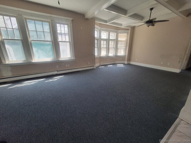 Building Photo - 572 Elm St