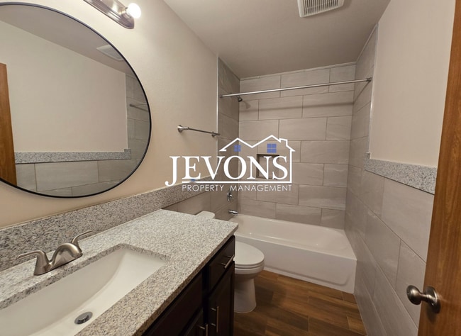 Building Photo - $250 Off on your First Month's Rent. A beautiful home near Downtown Yakima.