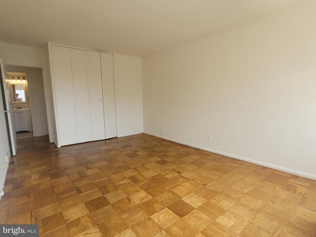 Building Photo - 210 Locust St