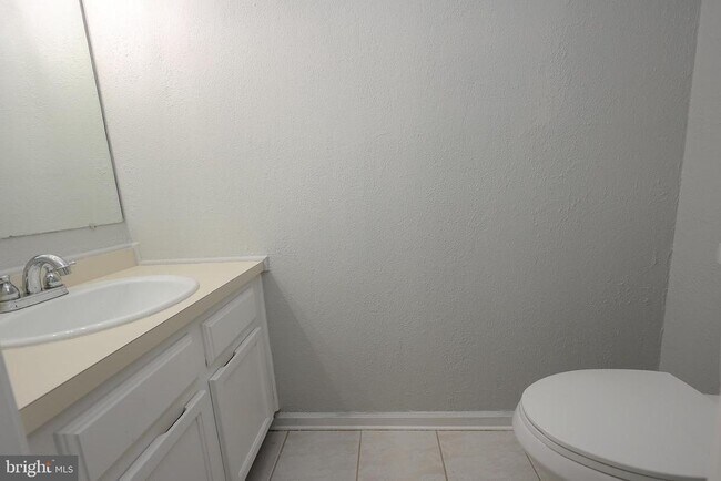 Building Photo - 53 Woodlake Dr
