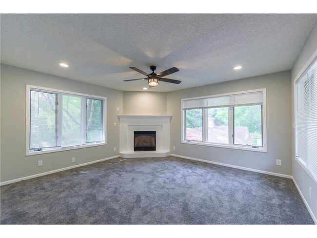 Building Photo - 11020 W River Rd