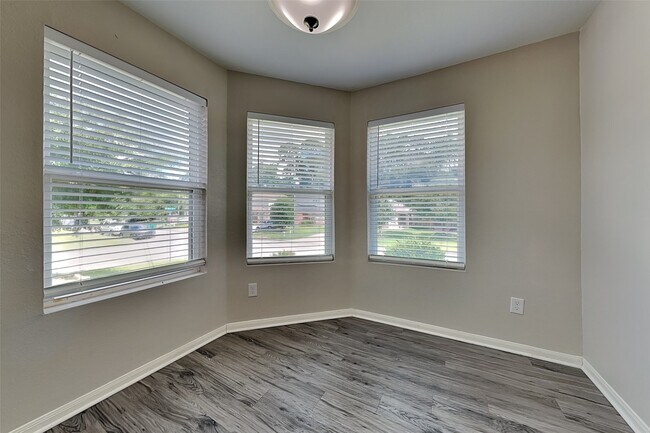 Building Photo - 16731 N Blue Jay Dr