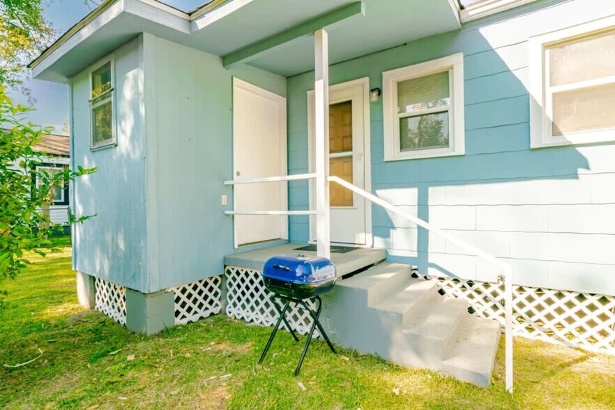 Building Photo - 2861 Potter Dr