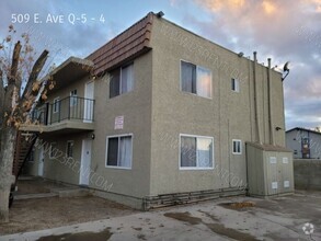Building Photo - 509 E Ave Q-5