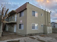 Building Photo - 509 E Ave Q-5
