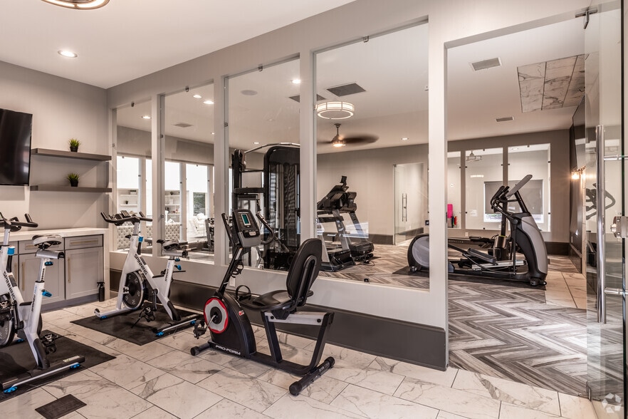 Building Photo - Overland Station