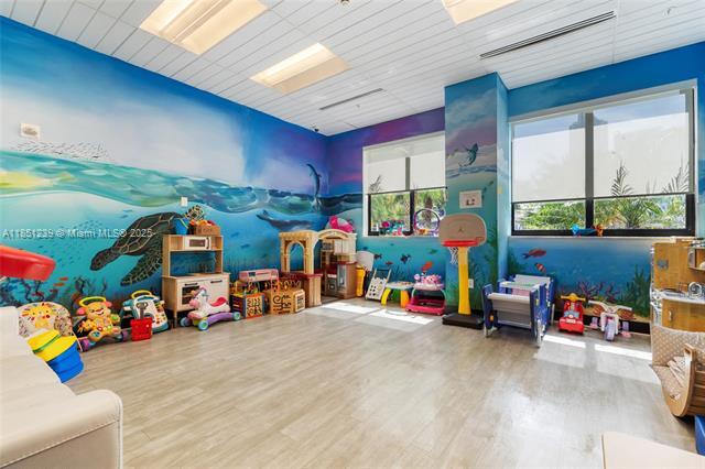 Building Photo - 999 SW 1st Ave