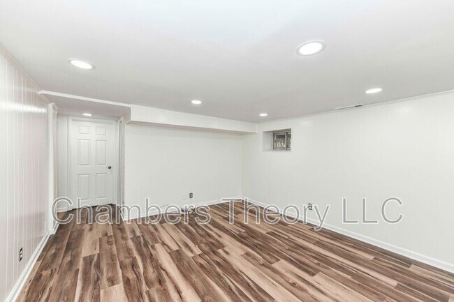 Building Photo - 3057 S Buchanan St