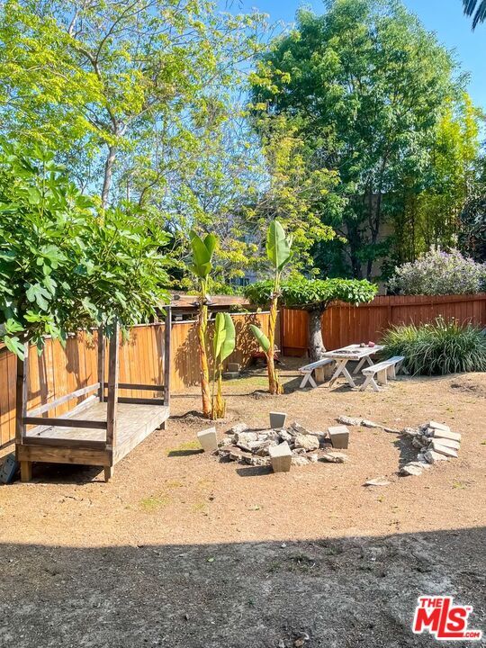 Building Photo - 844 Maltman Ave