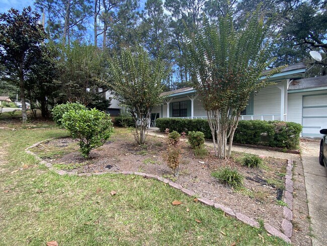 Building Photo - Maplewood Loop