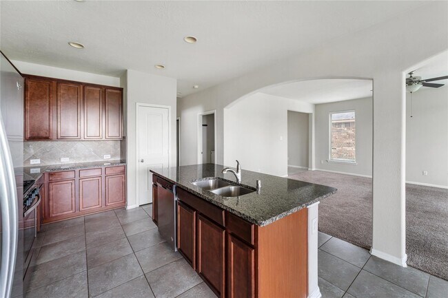 Building Photo - 8014 Oxbow Manor