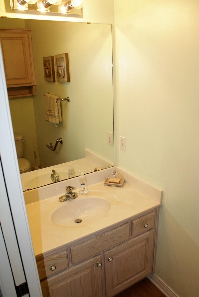 Building Photo - 2020 Plantation Oaks Dr