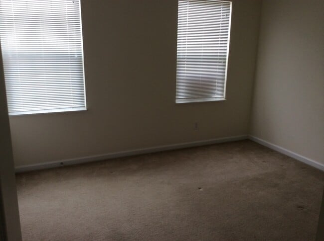 Building Photo - Franklin Twp - 4 BR h ome