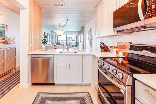 Building Photo - 6218 Palma Del Mar Blvd S