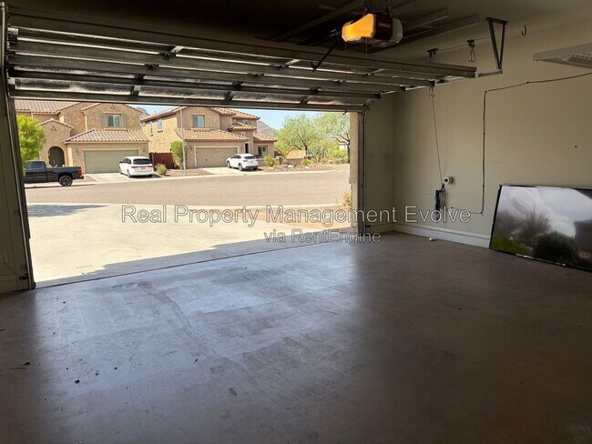 Building Photo - 5164 W Quail Track Dr
